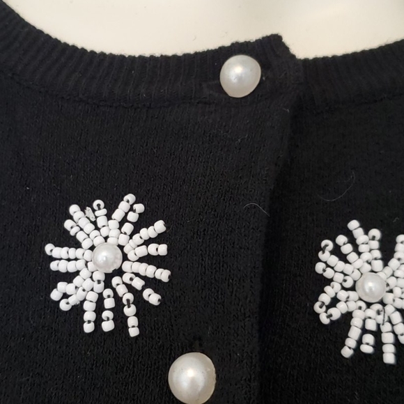 black-and-white woman's sweater - Picture 2 of 10